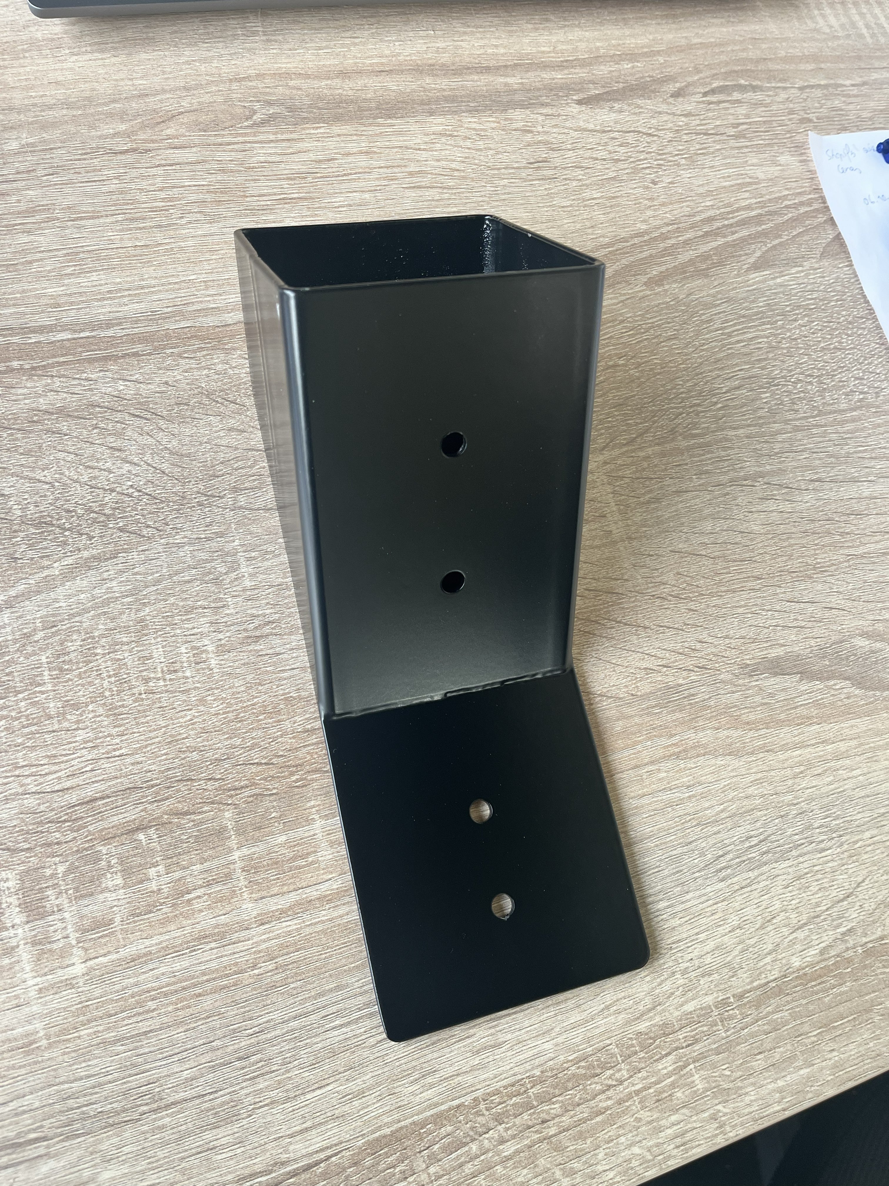 Terases 45° support bracket for 95x95mm lumber, showing its sturdy metal construction and installation angle.